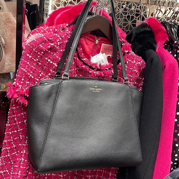 Kate Spade Brim Laptop Tote 

COLOR:
Black - Picture 4 of 16